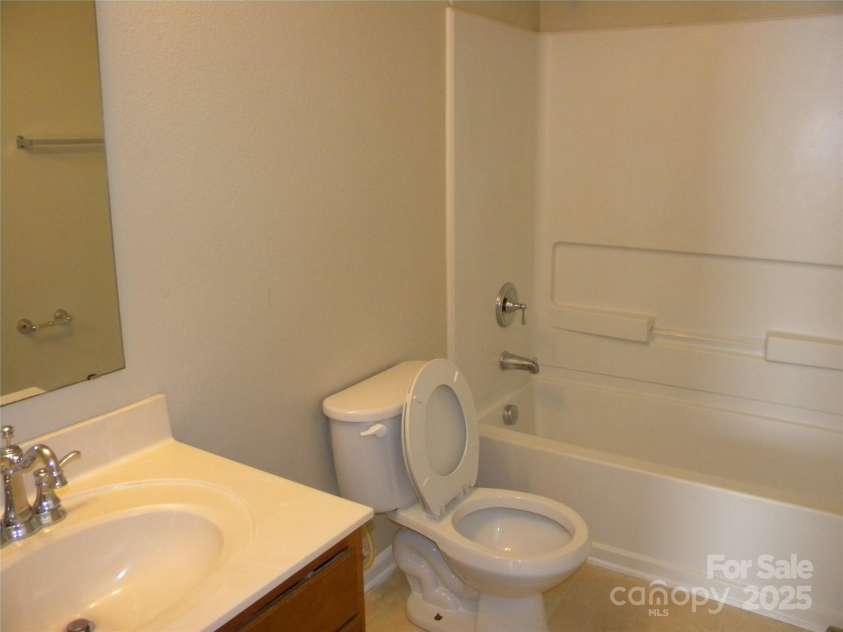 391 Morning Dew Drive, Concord, NC 28025.  MLS# CAR4249580, YatesRealty ID 12465. Upstairs Hall Bath