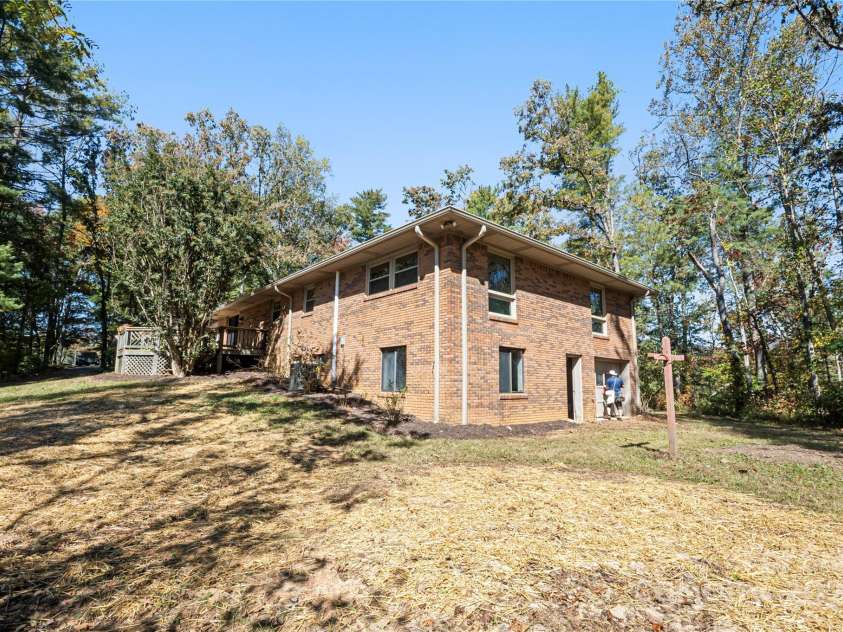 90 Joe Jenkins Road, Fairview, NC 28730.  MLS# CAR4288516, YatesRealty ID 12466. An expansive outdoor space that is well-suited for various recreational and lifestyle preferences. The yard is large enough to potentially accommodate a swimming pool, a flourishing garden, and offers ample room for pet
