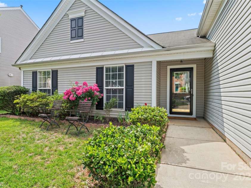 8309 Shinkansen Drive, Charlotte, NC 28213.  MLS# CAR4256523, YatesRealty ID 12469. Welcome home!