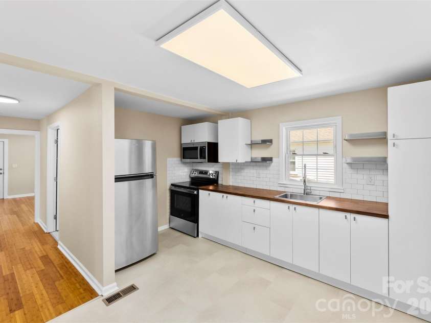203 Sacco Street, Belmont, NC 28012.  MLS# CAR4370309, YatesRealty ID 12471. 