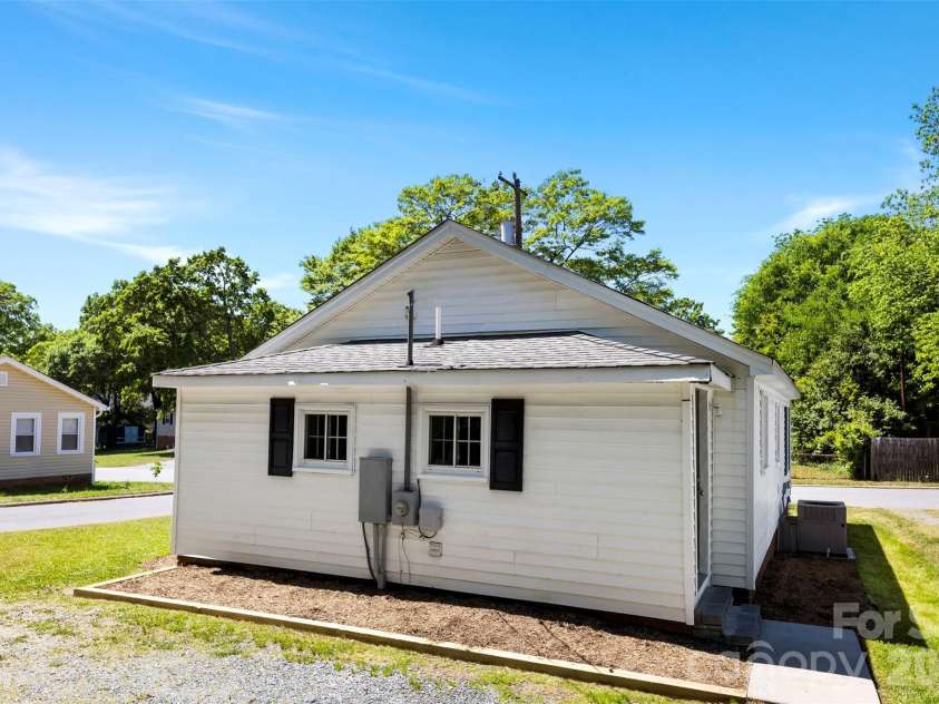 203 Sacco Street, Belmont, NC 28012.  MLS# CAR4370309, YatesRealty ID 12471. 