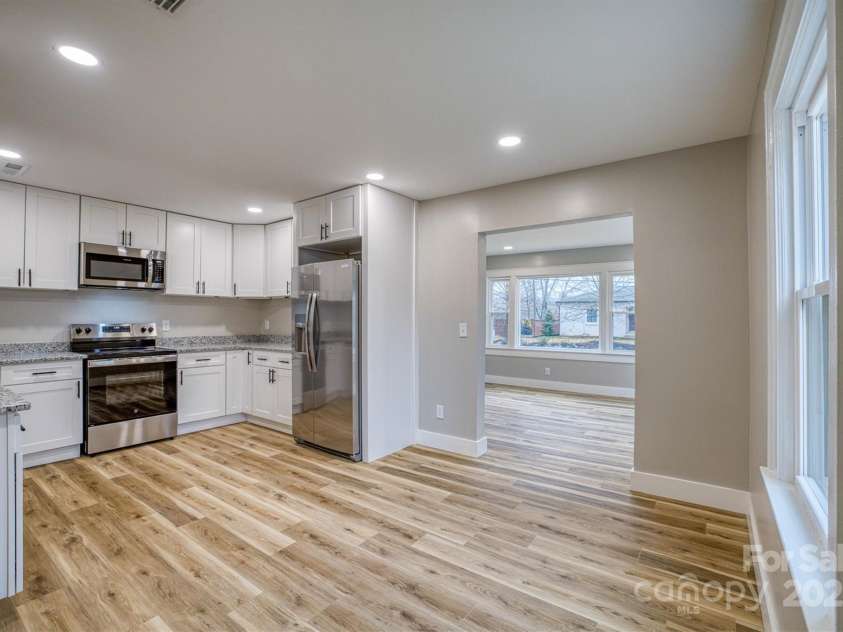 2625 20th Street, Hickory, NC 28601.  MLS# CAR4223099, YatesRealty ID 12471. 