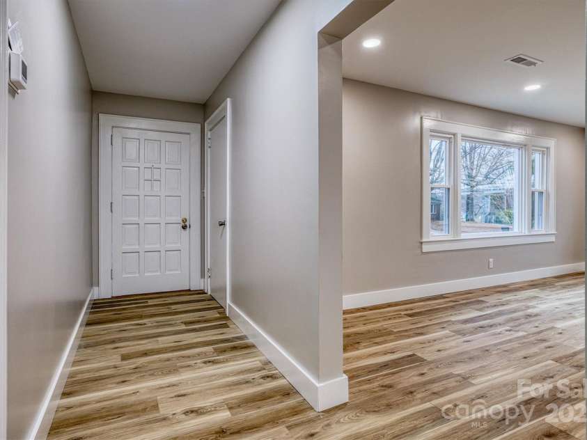 2625 20th Street, Hickory, NC 28601.  MLS# CAR4223099, YatesRealty ID 12471. 