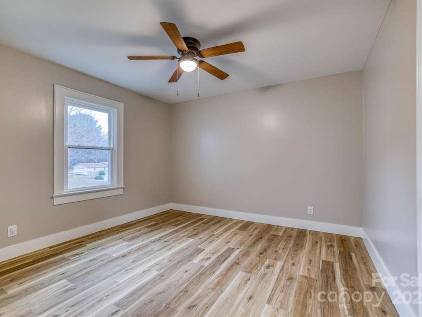 2625 20th Street, Hickory, NC 28601.  MLS# CAR4223099, YatesRealty ID 12471. 