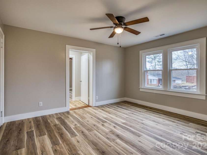 2625 20th Street, Hickory, NC 28601.  MLS# CAR4223099, YatesRealty ID 12471. 