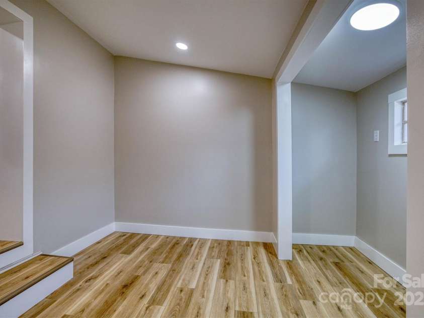 2625 20th Street, Hickory, NC 28601.  MLS# CAR4223099, YatesRealty ID 12471. 