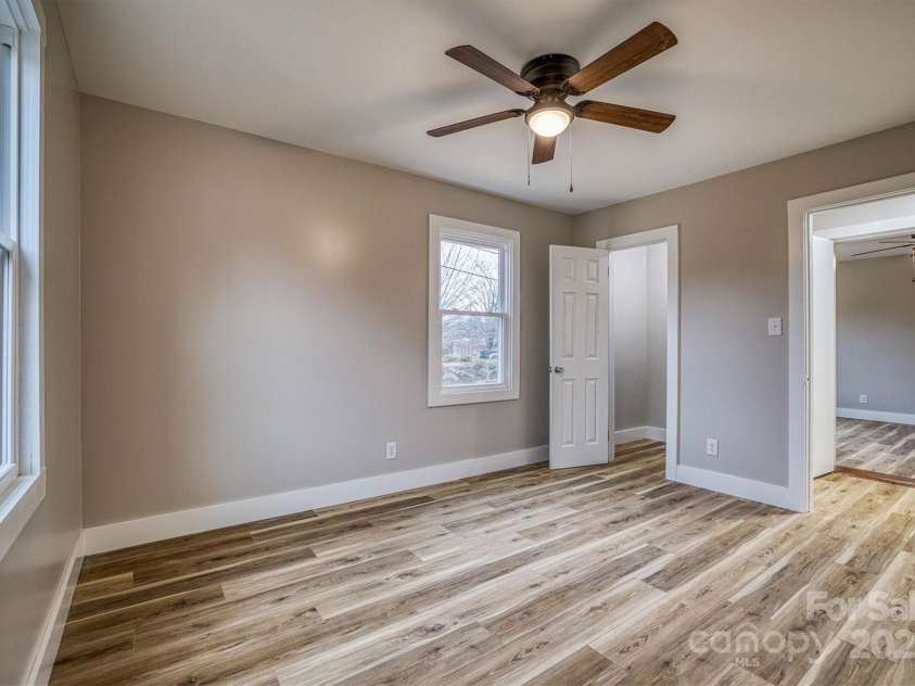 2625 20th Street, Hickory, NC 28601.  MLS# CAR4223099, YatesRealty ID 12471. 