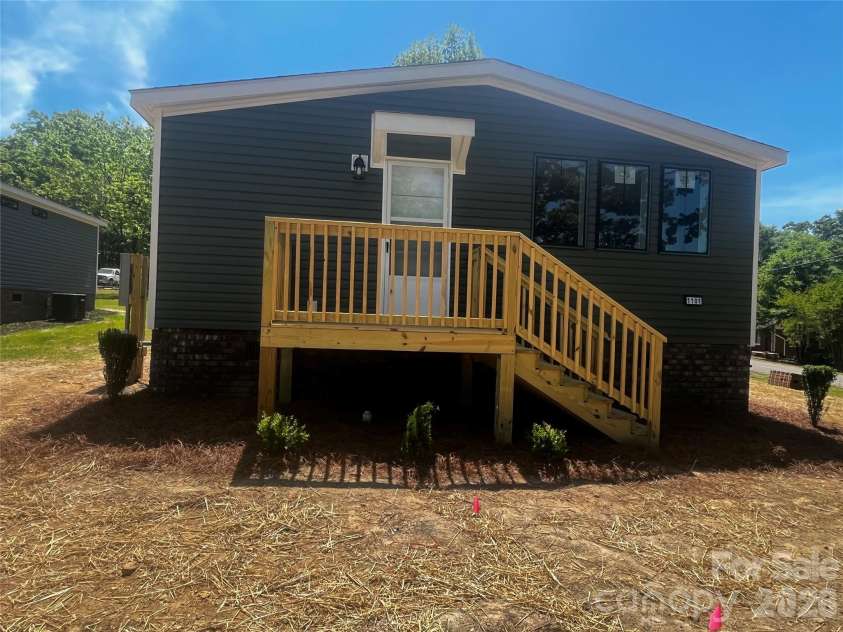1101 Marion Street, Lancaster, SC 29720.  MLS# CAR4370964, YatesRealty ID 12472. 