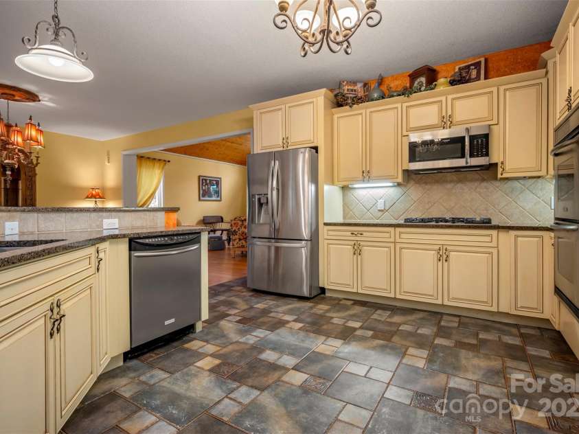 768 White Oak Lane, Tryon, NC 28782.  MLS# CAR4304996, YatesRealty ID 12472. Kitchen