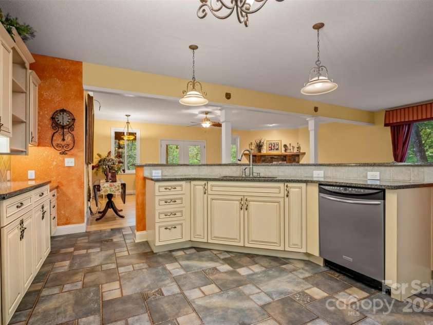 768 White Oak Lane, Tryon, NC 28782.  MLS# CAR4304996, YatesRealty ID 12472. Kitchen