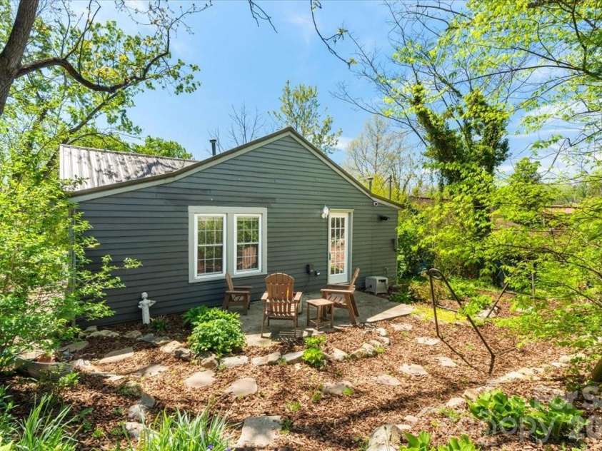 14 Woodrow Avenue, Asheville, NC 28801.  MLS# CAR4355902, YatesRealty ID 12473. 