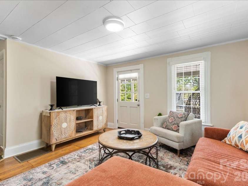 14 Woodrow Avenue, Asheville, NC 28801.  MLS# CAR4355902, YatesRealty ID 12473. 