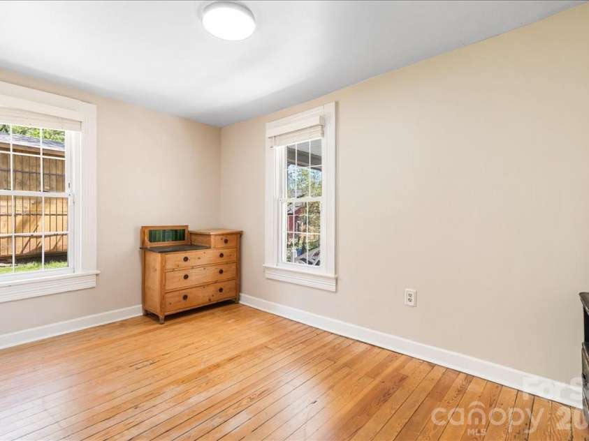 14 Woodrow Avenue, Asheville, NC 28801.  MLS# CAR4355902, YatesRealty ID 12473. 