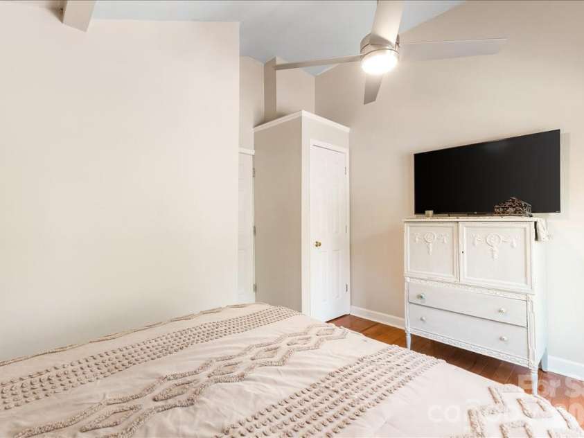 14 Woodrow Avenue, Asheville, NC 28801.  MLS# CAR4355902, YatesRealty ID 12473. 