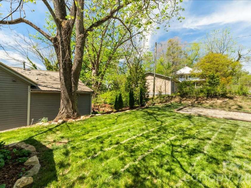 14 Woodrow Avenue, Asheville, NC 28801.  MLS# CAR4355902, YatesRealty ID 12473. 