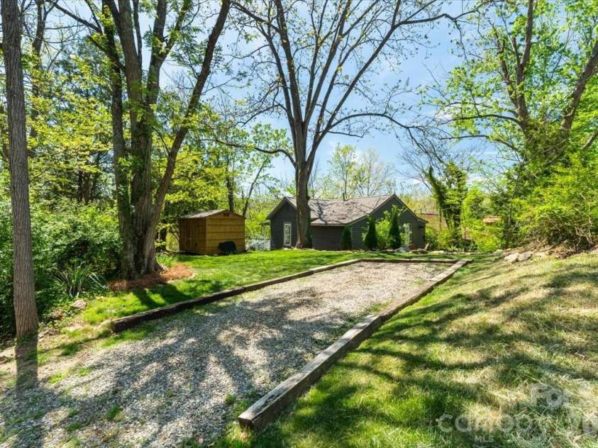 14 Woodrow Avenue, Asheville, NC 28801.  MLS# CAR4355902, YatesRealty ID 12473. 