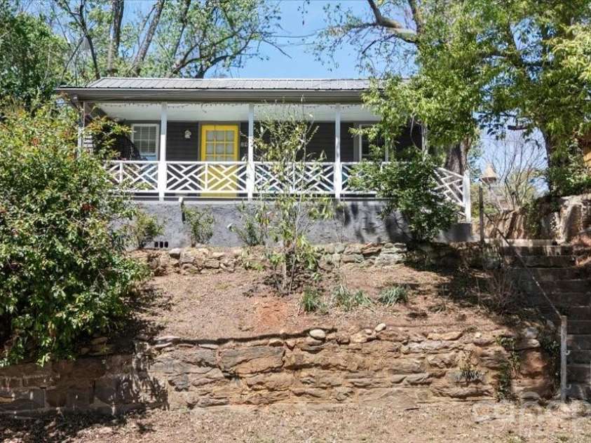 14 Woodrow Avenue, Asheville, NC 28801.  MLS# CAR4355902, YatesRealty ID 12473. 