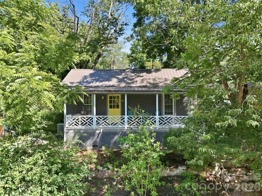 14 Woodrow Avenue, Asheville, NC 28801.  MLS# CAR4355902, YatesRealty ID 12473. 