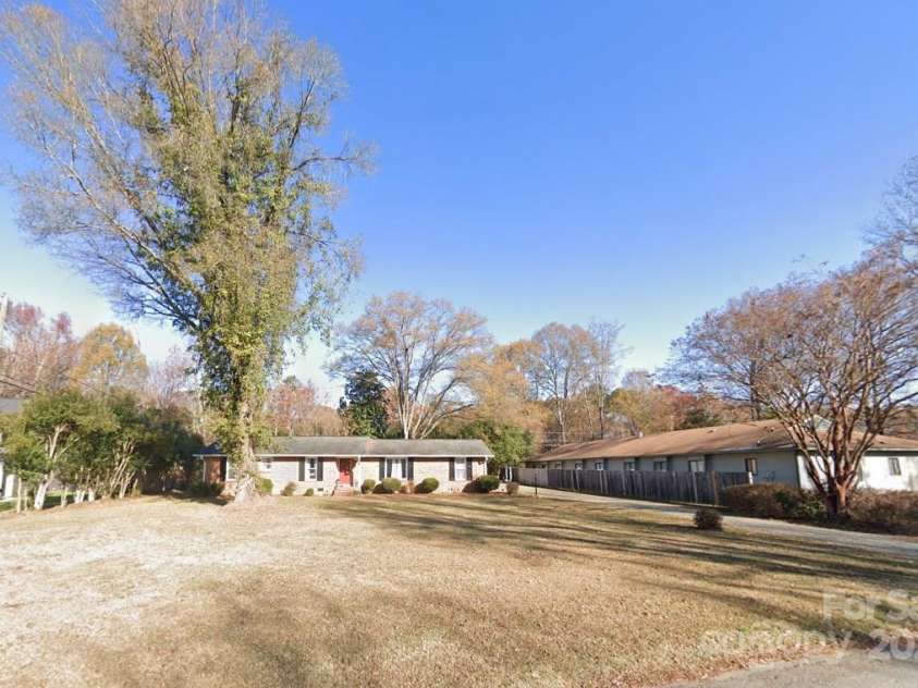 4312 Tantilla Circle, Charlotte, NC 28215.  MLS# CAR4247517, YatesRealty ID 12473. 4312 Tantilla Circle