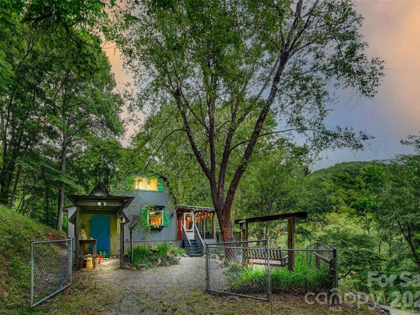 90 Davidson Gap Road, Leicester, NC 28748.  MLS# CAR4368699, YatesRealty ID 12474. Charming Mountain Getaway!