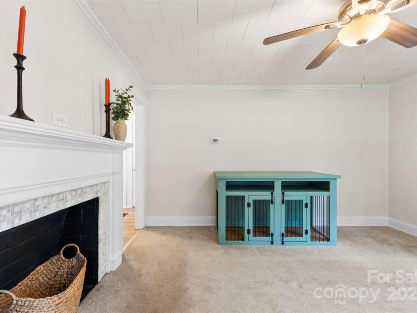 430 Sells Road, Salisbury, NC 28144.  MLS# CAR4253336, YatesRealty ID 12475. Living area as you enter the front door