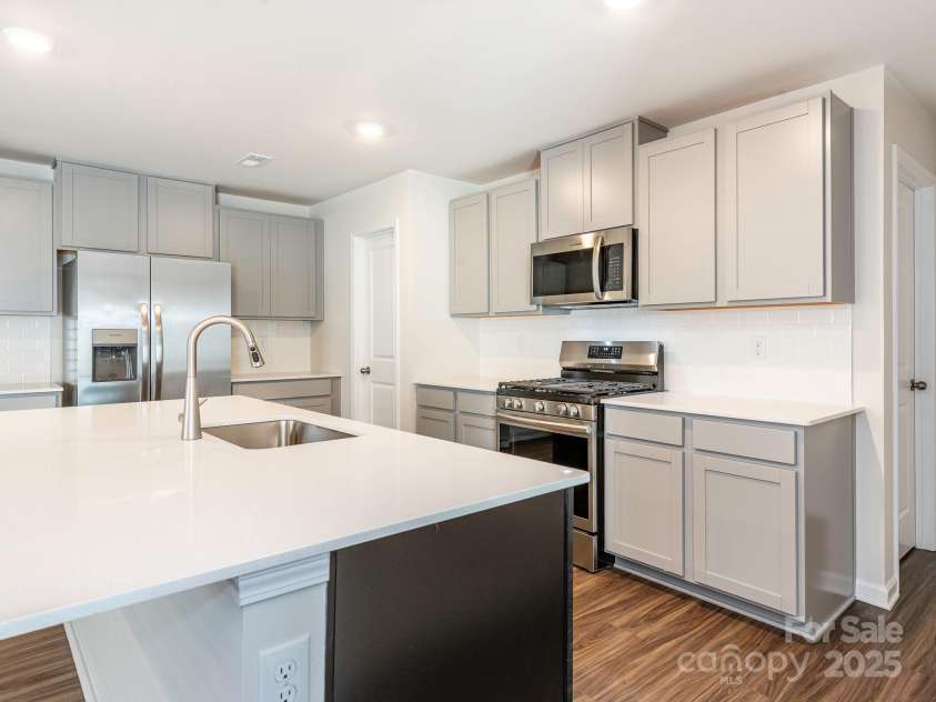 11019 Daisy Court, Charlotte, NC 28262.  MLS# CAR4255718, YatesRealty ID 12476. Kitchen