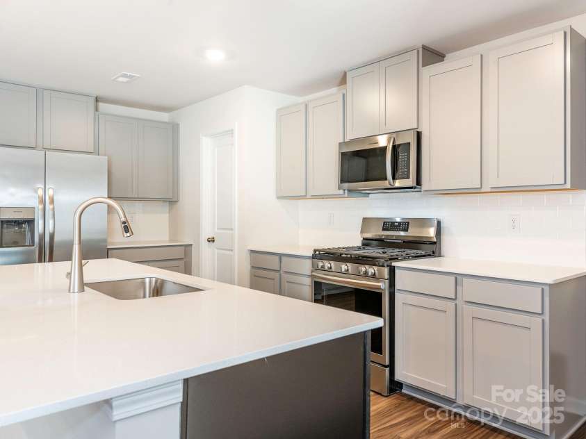 11019 Daisy Court, Charlotte, NC 28262.  MLS# CAR4255718, YatesRealty ID 12476. Kitchen