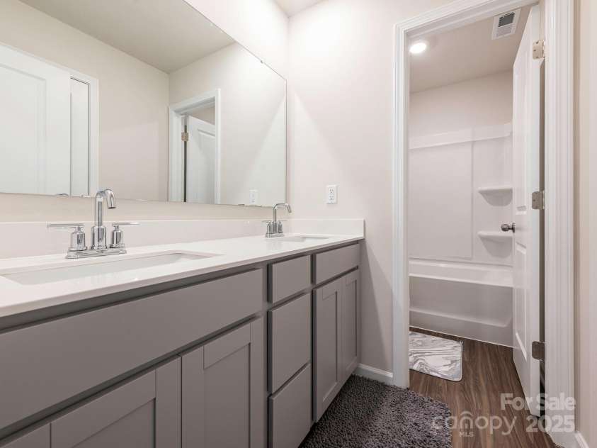 11019 Daisy Court, Charlotte, NC 28262.  MLS# CAR4255718, YatesRealty ID 12476. Main level full bath