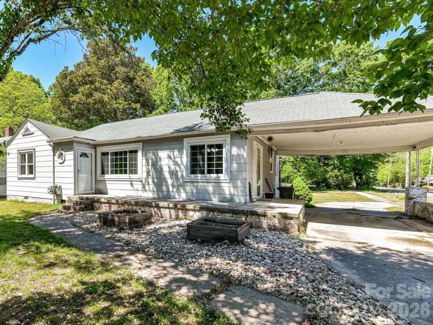 154 Lancaster Street, Chester, SC 29706.  MLS# CAR4370917, YatesRealty ID 12476. 
