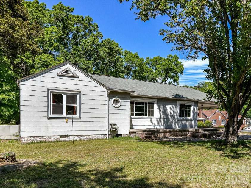 154 Lancaster Street, Chester, SC 29706.  MLS# CAR4370917, YatesRealty ID 12476. 