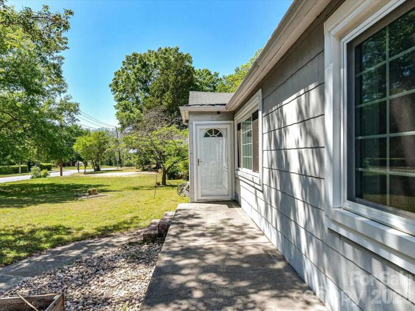 154 Lancaster Street, Chester, SC 29706.  MLS# CAR4370917, YatesRealty ID 12476. 