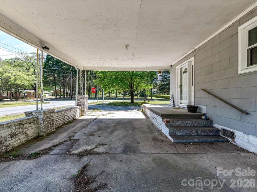 154 Lancaster Street, Chester, SC 29706.  MLS# CAR4370917, YatesRealty ID 12476. 