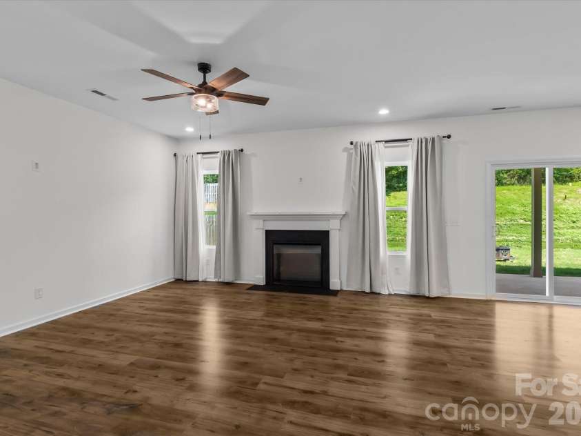 127 Buoy Lane, Statesville, NC 28677.  MLS# CAR4369903, YatesRealty ID 12477. 