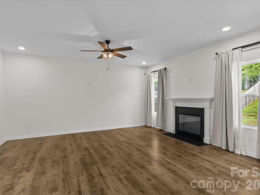 127 Buoy Lane, Statesville, NC 28677.  MLS# CAR4369903, YatesRealty ID 12477. 