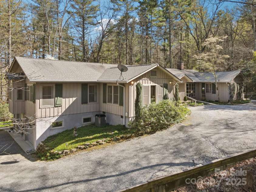 798 Evans Road, Hendersonville, NC 28739.  MLS# CAR4249023, YatesRealty ID 12477. 