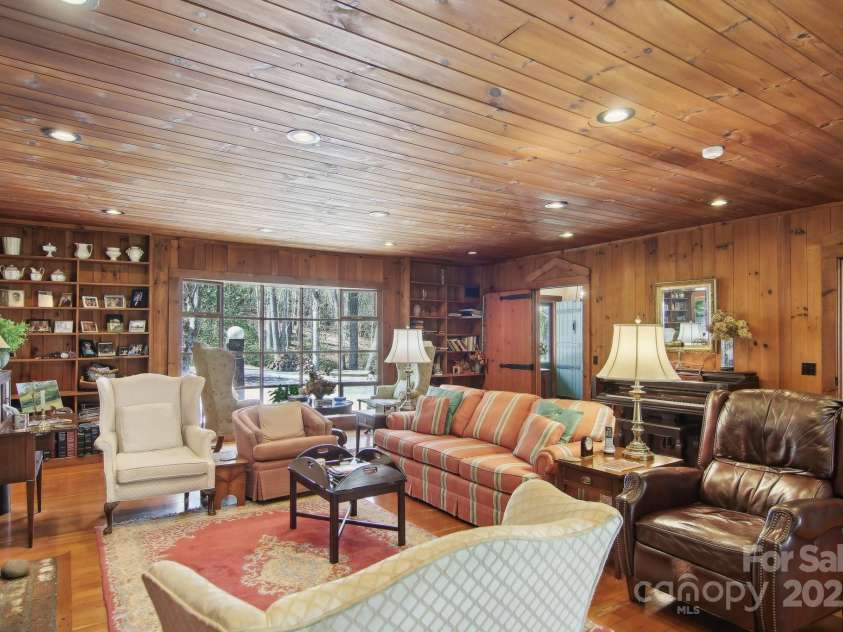 798 Evans Road, Hendersonville, NC 28739.  MLS# CAR4249023, YatesRealty ID 12477. 