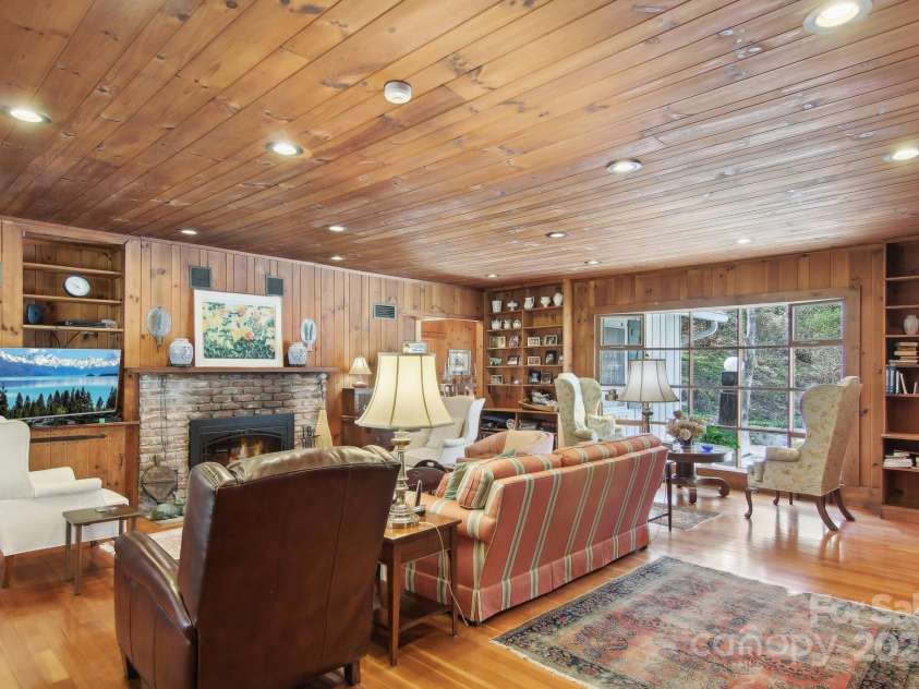 798 Evans Road, Hendersonville, NC 28739.  MLS# CAR4249023, YatesRealty ID 12477. 