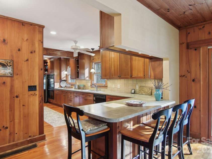 798 Evans Road, Hendersonville, NC 28739.  MLS# CAR4249023, YatesRealty ID 12477. 