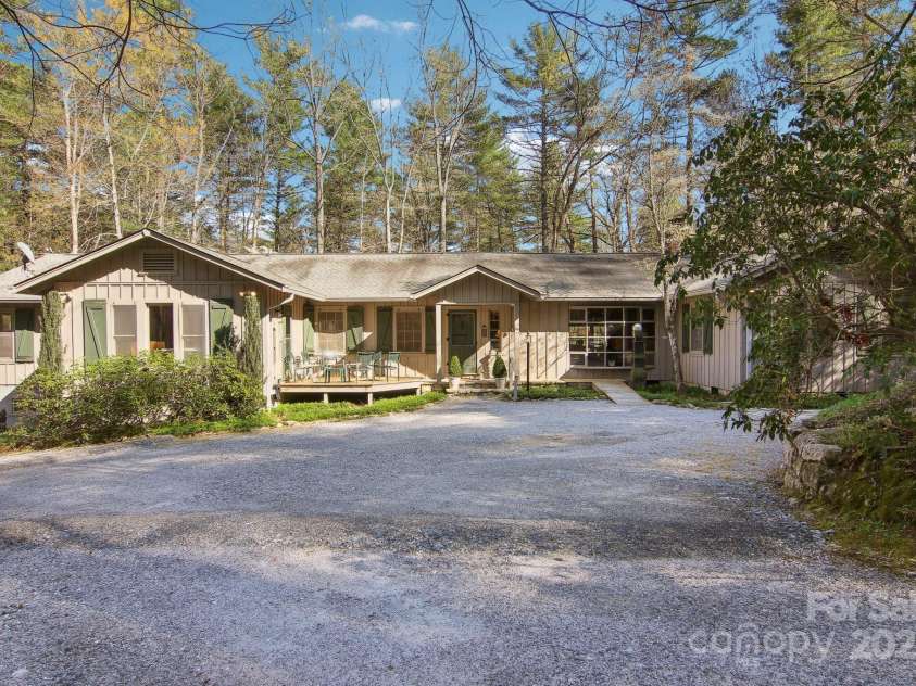 798 Evans Road, Hendersonville, NC 28739.  MLS# CAR4249023, YatesRealty ID 12477. 