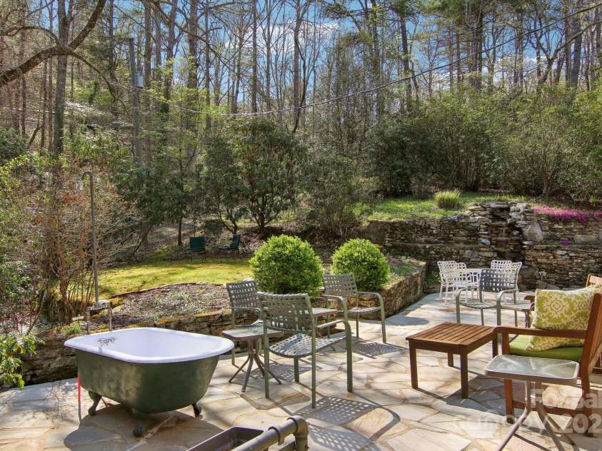 798 Evans Road, Hendersonville, NC 28739.  MLS# CAR4249023, YatesRealty ID 12477. Claw foot tub with hot/cold water