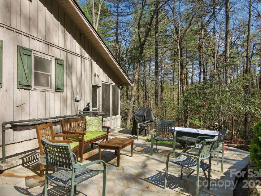 798 Evans Road, Hendersonville, NC 28739.  MLS# CAR4249023, YatesRealty ID 12477. Grill w/piped propane