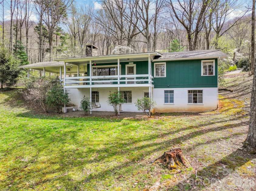 26 Laurel Loop, Maggie Valley, NC 28751.  MLS# CAR4367472, YatesRealty ID 12479. 