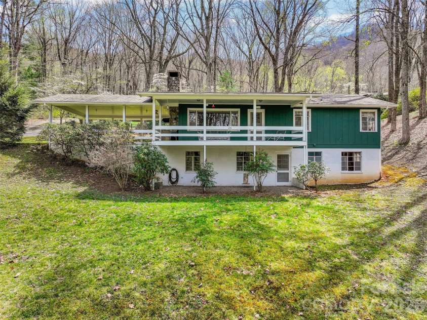 26 Laurel Loop, Maggie Valley, NC 28751.  MLS# CAR4367472, YatesRealty ID 12479. 
