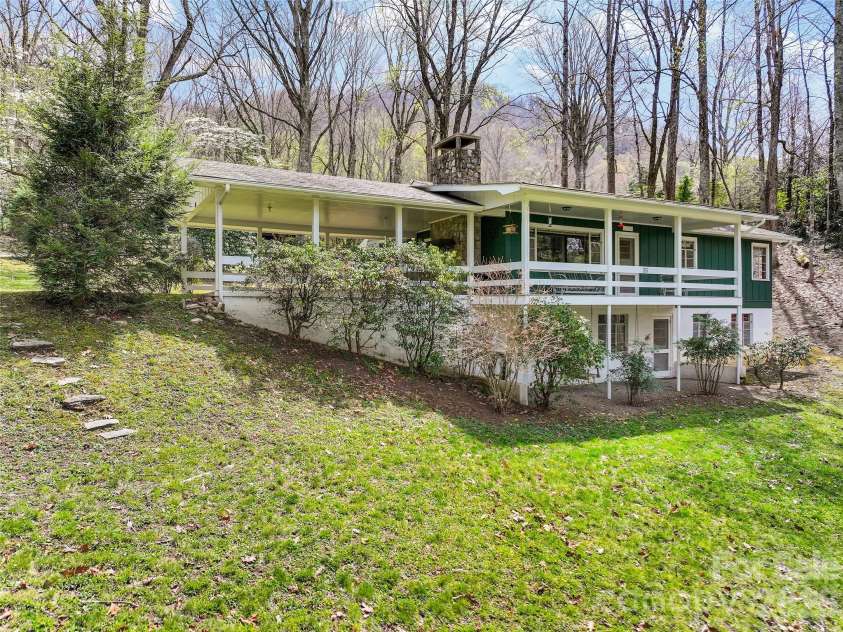 26 Laurel Loop, Maggie Valley, NC 28751.  MLS# CAR4367472, YatesRealty ID 12479. 