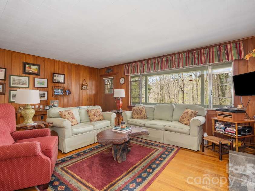 26 Laurel Loop, Maggie Valley, NC 28751.  MLS# CAR4367472, YatesRealty ID 12479. 