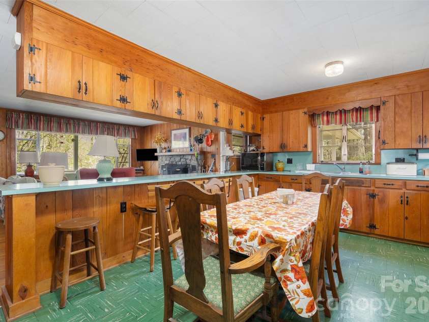 26 Laurel Loop, Maggie Valley, NC 28751.  MLS# CAR4367472, YatesRealty ID 12479. 