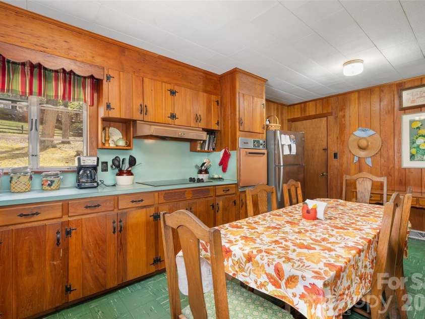 26 Laurel Loop, Maggie Valley, NC 28751.  MLS# CAR4367472, YatesRealty ID 12479. 