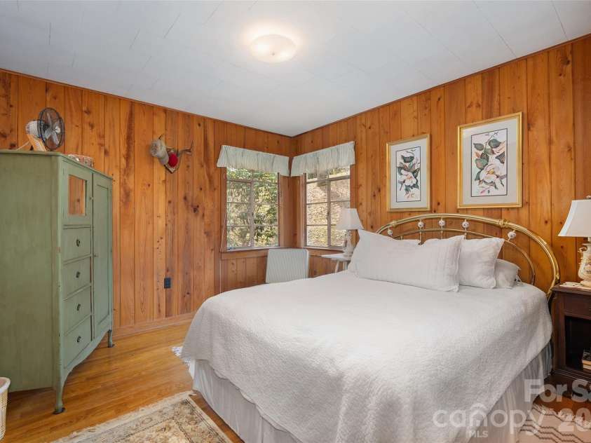 26 Laurel Loop, Maggie Valley, NC 28751.  MLS# CAR4367472, YatesRealty ID 12479. 