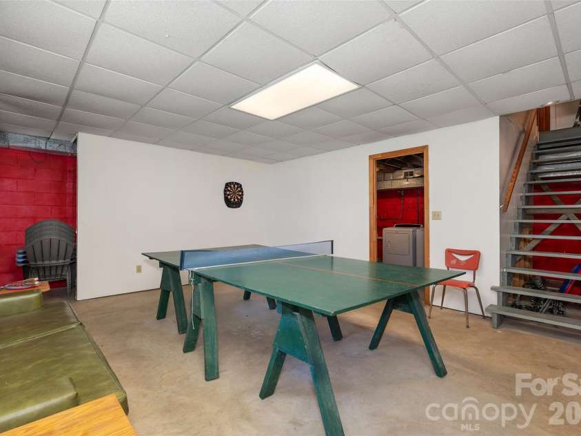 26 Laurel Loop, Maggie Valley, NC 28751.  MLS# CAR4367472, YatesRealty ID 12479. 