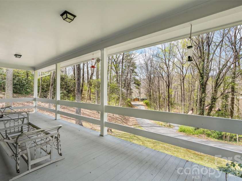 26 Laurel Loop, Maggie Valley, NC 28751.  MLS# CAR4367472, YatesRealty ID 12479. 